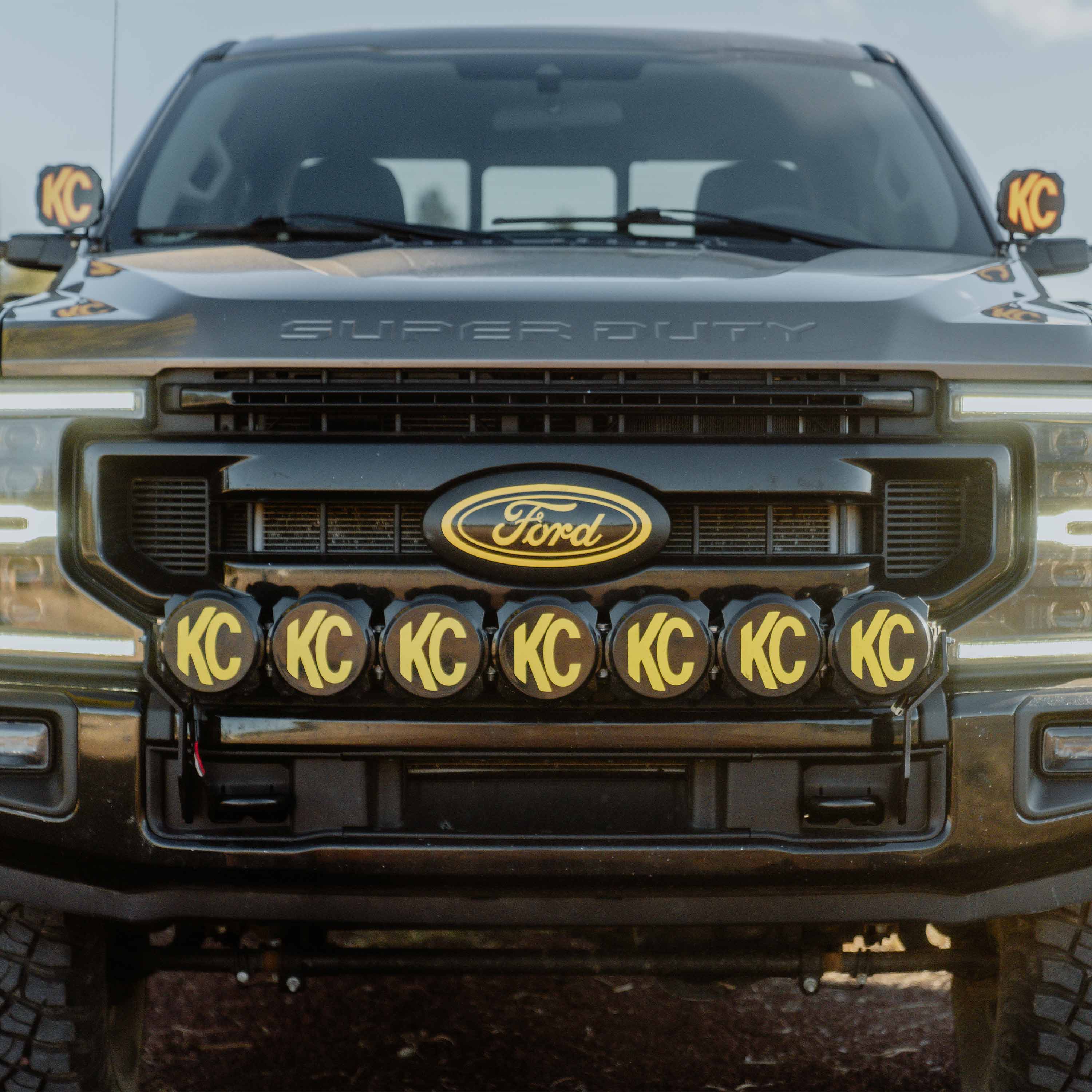 KC Hilites 2017-2024 Ford F-250 F-350 F-450 F-550 Super Duty GEN4-5 Gravity LED Pro6 Front Bumper 7-Light Bar Kit 91346
