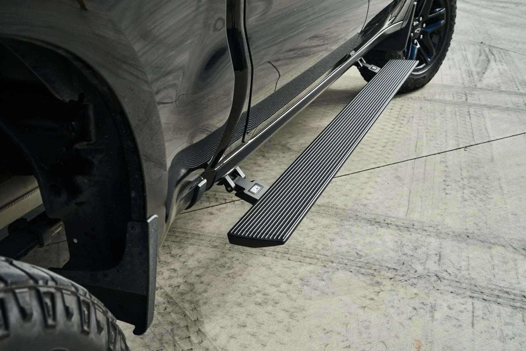 Body Armor 2015-2024 Ford F-150 Crew Cab 2022-2024 F-150 Lightning 2017-2024 Raptor F-250 F-350 Superduty Crew Cab E-power Board Steps FD-4500