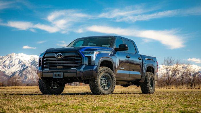 Readylift 2022-2025 Toyota Tundra 3" SST3.3 Suspension System With Falcon 3.3 Struts Shocks 62-52460