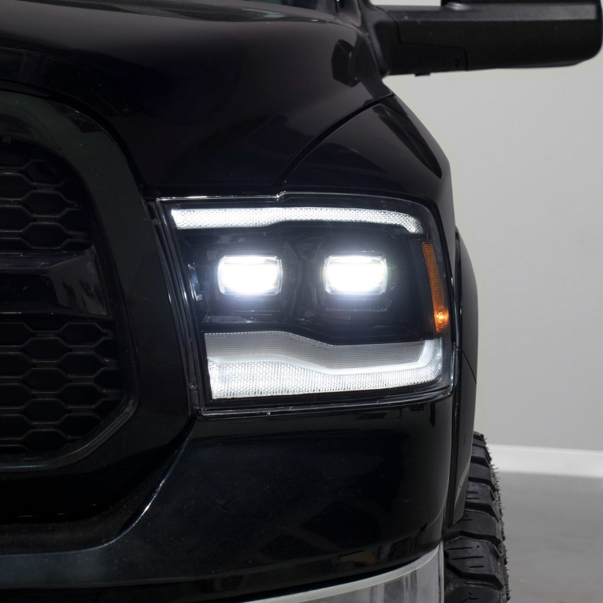 Diode Dynamics 2009-2018 Dodge Ram 1500 2500 3500 2019-2024 Ram 1500 Classic Sequential LED Projector Headlights pair FL0016