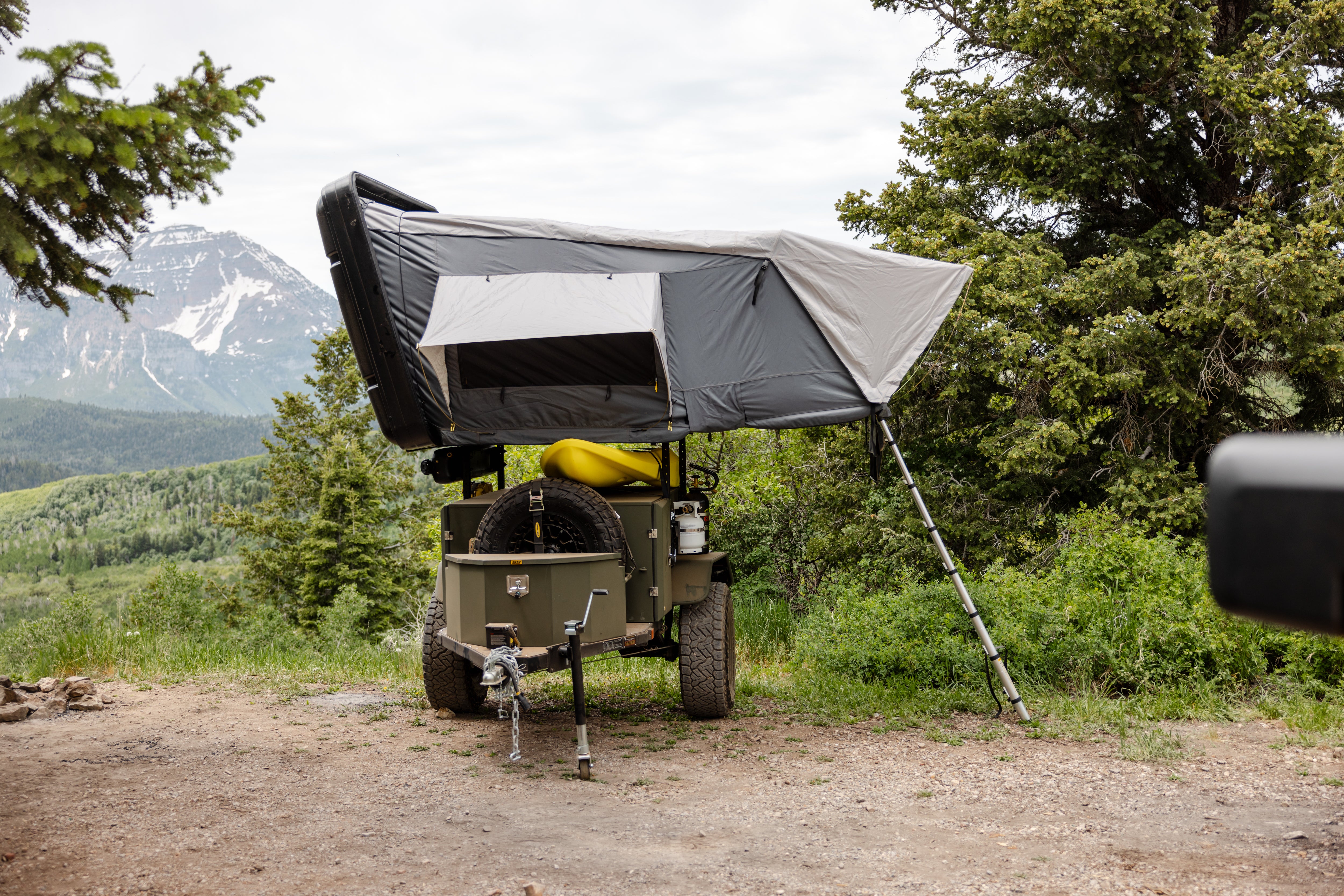 Smittybilt Overland XL Hard Shell Rooftop Tent 2984