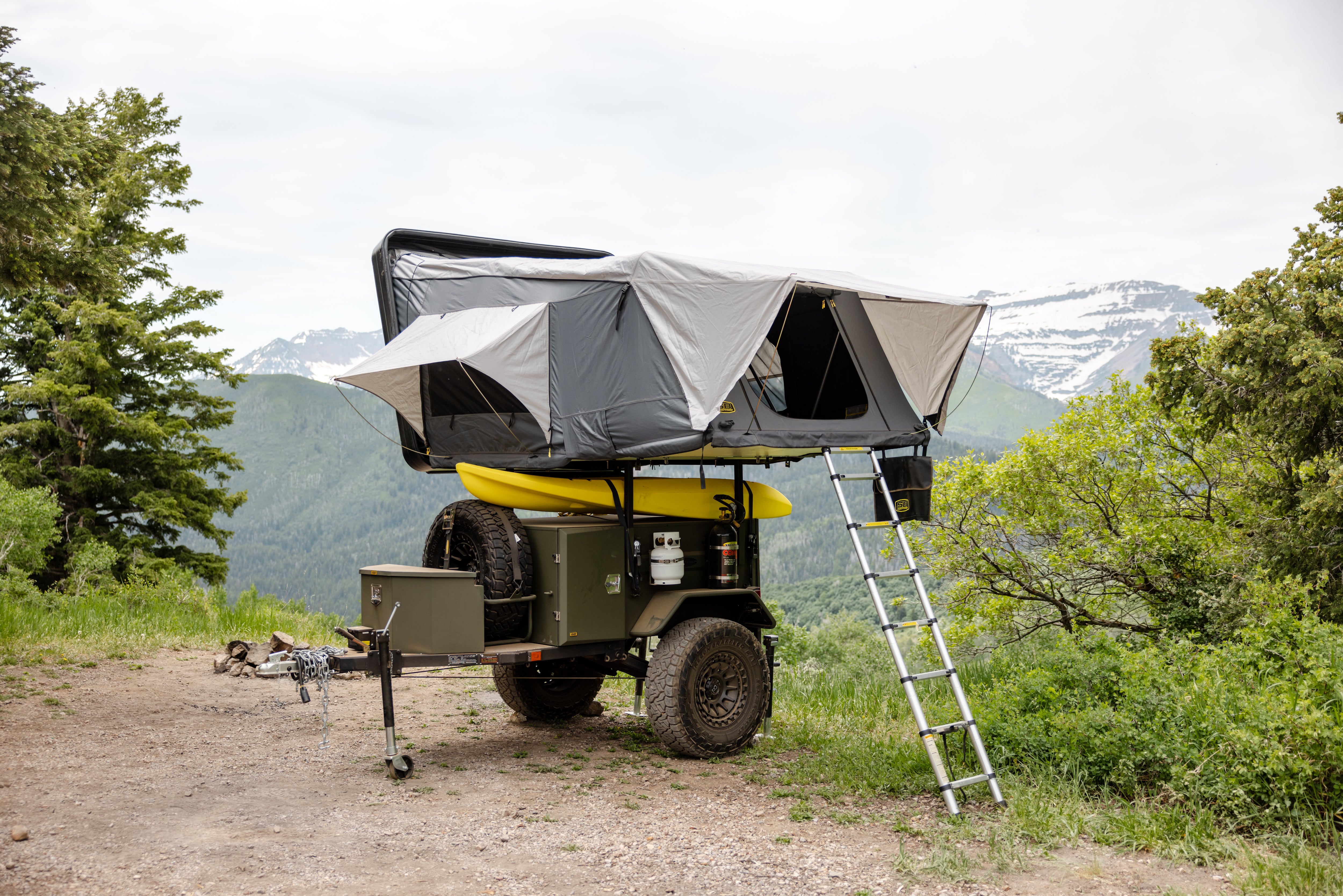 Smittybilt Overland XL Hard Shell Rooftop Tent 2984