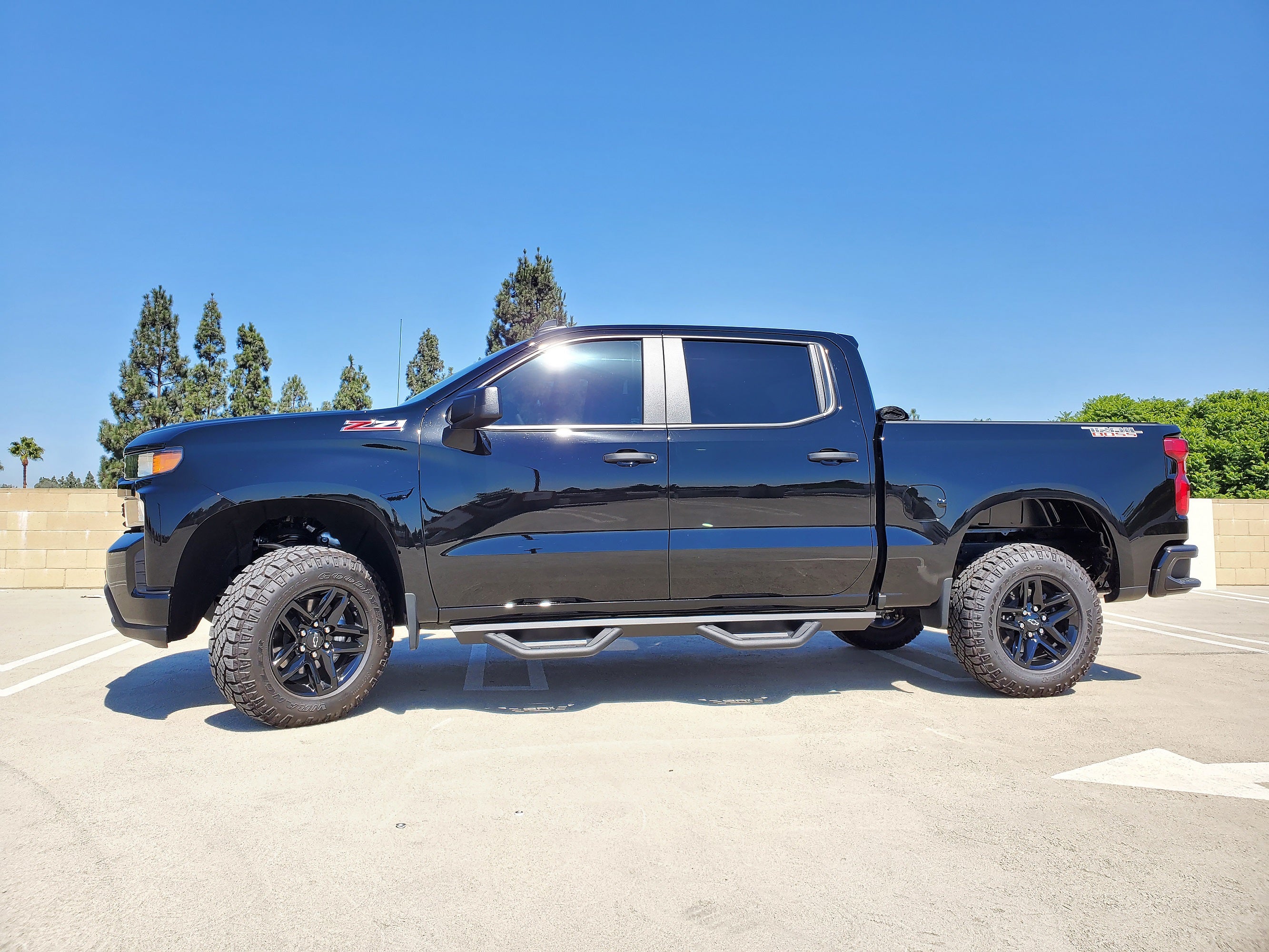 Body Armor 2019-2024 Chevrolet Silverado 1500 2020-2024 Silverado 2500 3500 Crew Cab Ambush Side Steps GM-4200