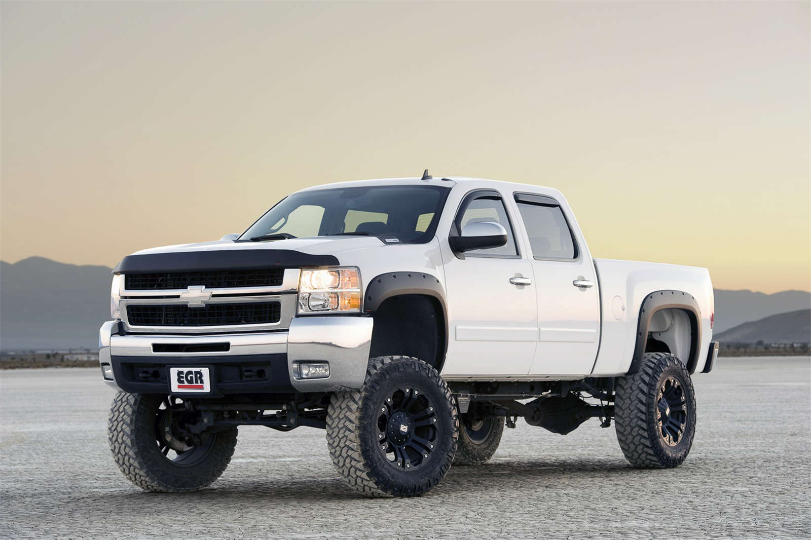 EGR 2007-2014 Chevrolet Silverado 1500 Silverado 2500HD 3500HD Crew Extended Cab Pickup 4Dr Traditional Bolt-On Look Fender Flares W/ Black-Out Bolt Kit 791505