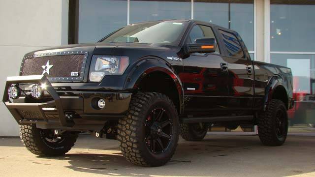 Spyder Industries 2011-2014 Ford F250 F350 Black Venom Bull Bars 811128SE