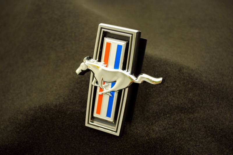CDC 2005-2009 Ford Mustang Tri-Bar Pony Emblem with Hardware 0511-3000-01